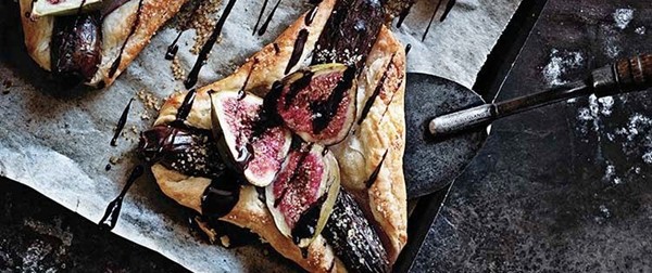 Fig and date tarts with cumin-chocolate syrup