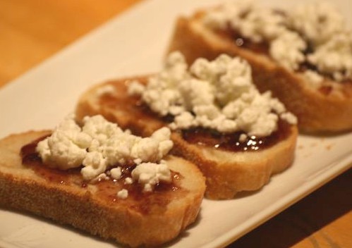 Fig and goat cheese canapes