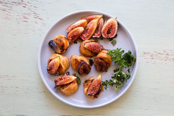 Fig and goat's cheese in puff pastry with vino cotto