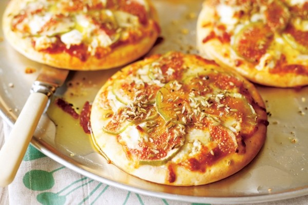 Fig and goat's cheese pizzas