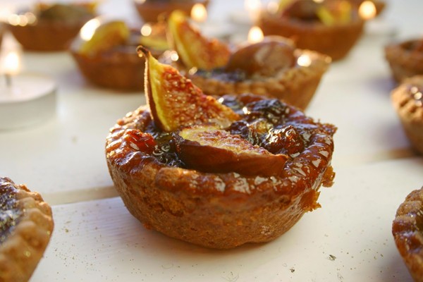 Fig and honey mince pies with chocolate shortcrust pastry
