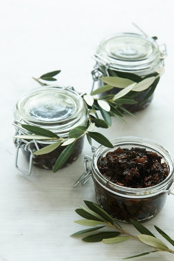 Fig and olive chutney