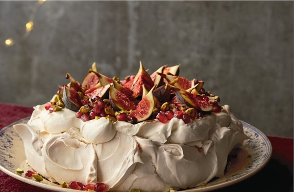 Fig and pomegranate Pavlova