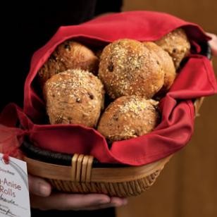 Fig-anise rolls