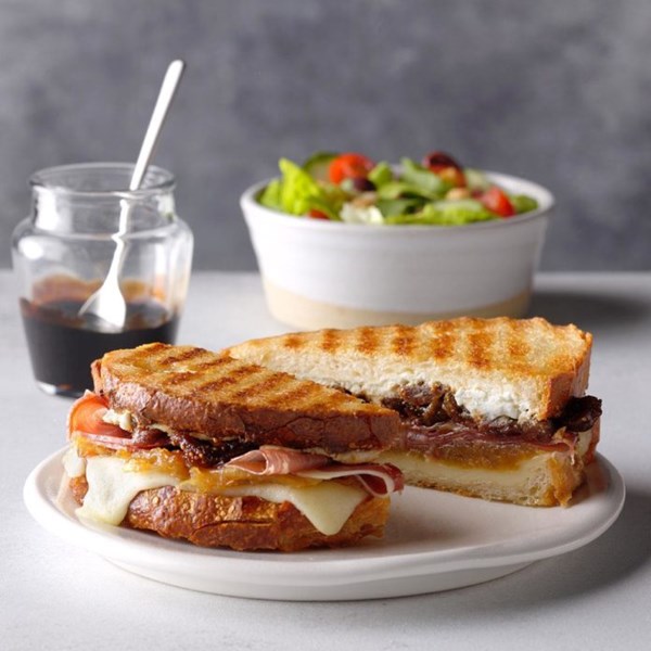 Fig, caramelized onion & goat cheese panini
