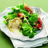 Fig, goat's cheese and lamb's lettuce salad with basil oil