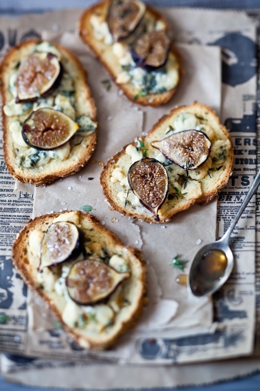 Fig, gorgonzola & honey tartines
