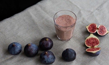 Fig, orange, granola and sheep's yoghurt smoothie