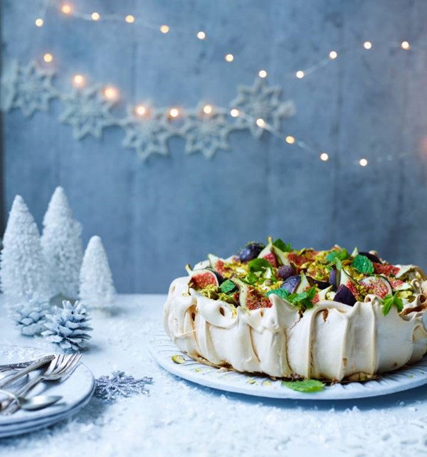 Fig, pistachio and cinnamon Pavlova