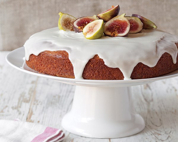 Fig preserves cake [lemon cream glaze]