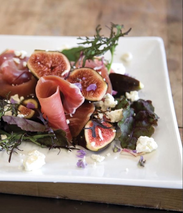 Fig, prosciutto & goats cheese salad