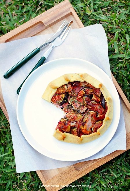 Fig, prosciutto and thyme galettes
