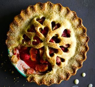 Fig, raspberry & cardamom pie