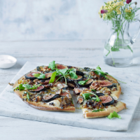 Fig, shallot and Gorgonzola pizza with rocket