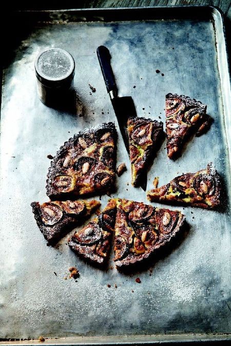 Fig tart with almond crust
