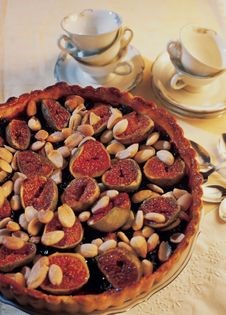 Fig tart with almonds (Mandorlata con fichi)