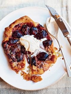 Fig tart with Chantilly cream (Tarte aux figues, crème Chantilly)