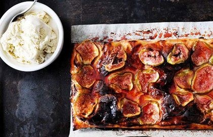 Fig tart  with cinnamon ice cream
