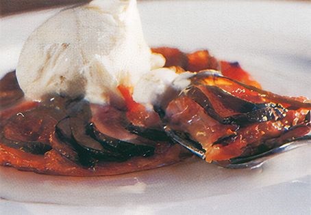 Fig tart with vanilla ice-cream and tobacco syrup