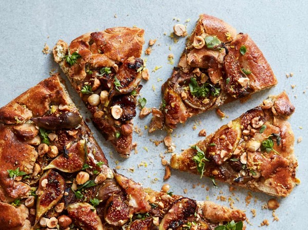 Fig, thyme and goat's cheese galette