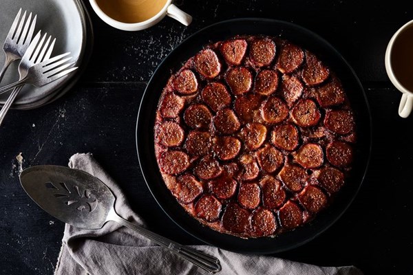 Fig upside-down cake