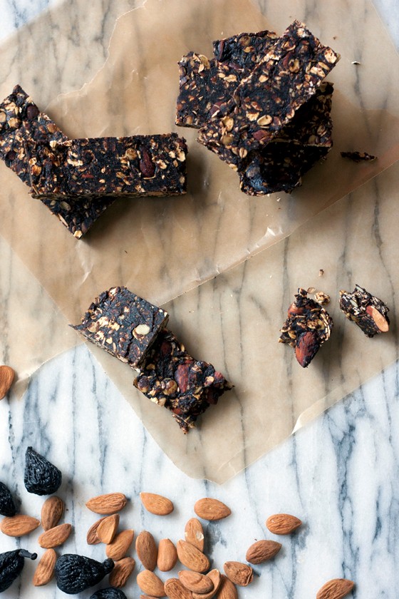 Figgy granola bars
