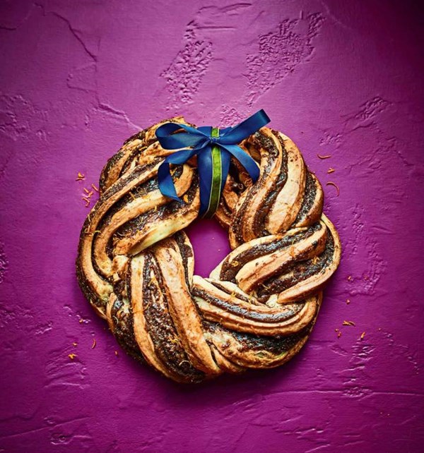 Figgy pudding babka wreath