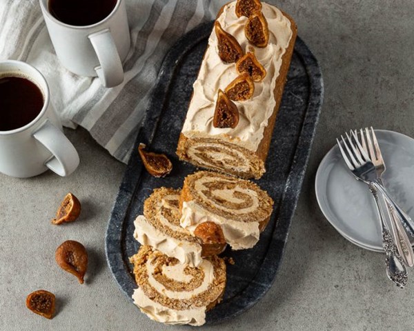 Figgy pudding roulade