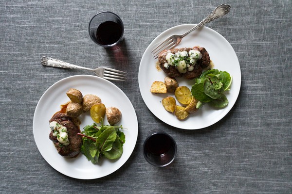 Filet mignon with blue cheese