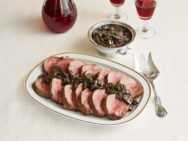 Filet of beef with mushrooms & blue cheese 