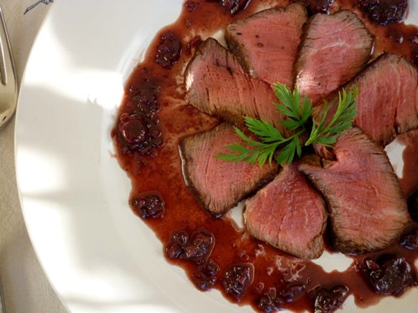 Filet (or faux filet) with cherry and red wine sauce