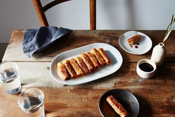 Filipino egg rolls (Lumpia)