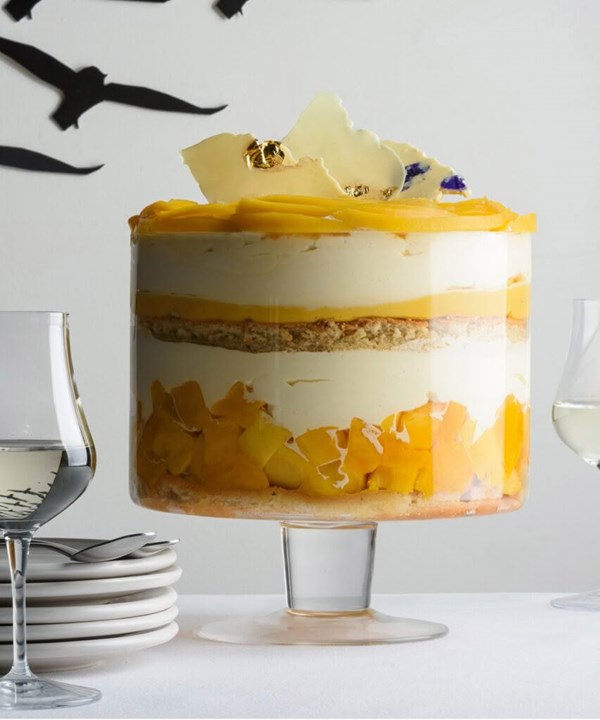 Filipino mango float [Kenji Yoshitsuka]