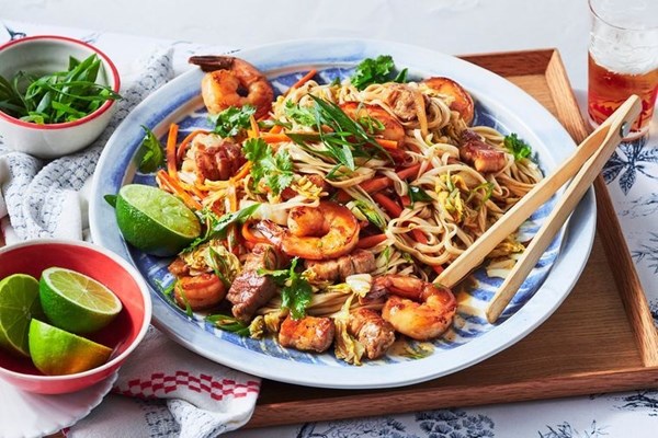 Filipino pork & prawn noodles (Pancit canton)