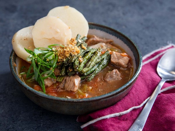 Filipino pork in sour tamarind soup (Sinigang na baboy)