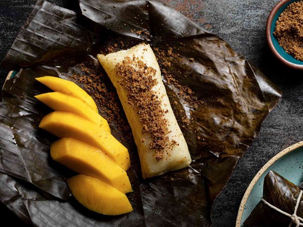 Filipino steamed sticky rice cakes (Suman)