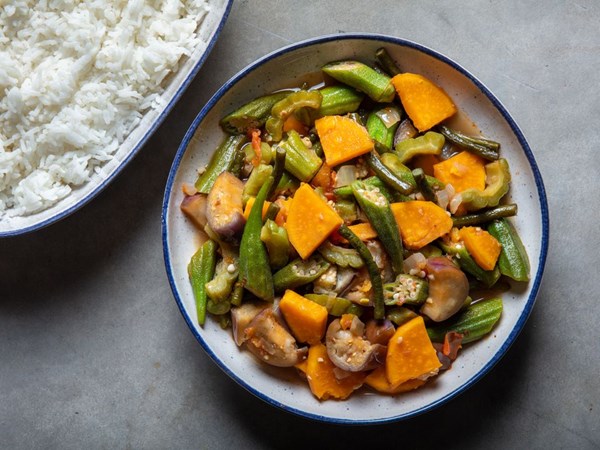 Filipino vegetable stew (Pinakbet)