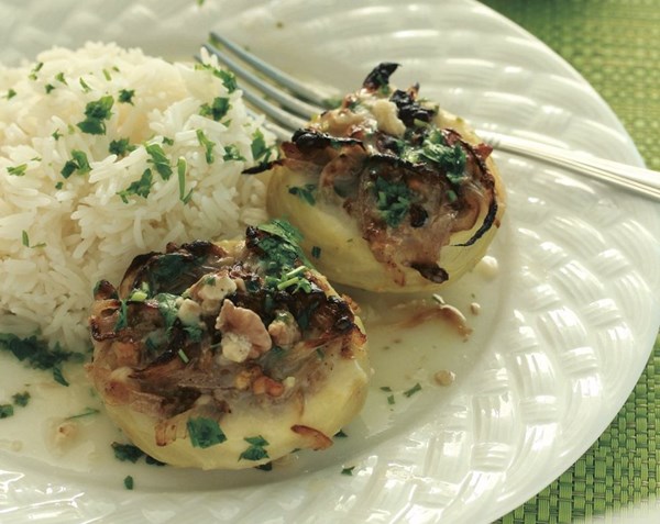 Filled artichoke hearts (Mehshi ardi showki)