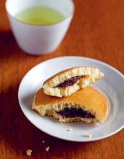 Filled Japanese pancakes (Dorayaki)