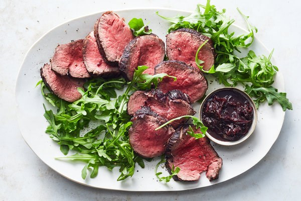 Fillet of beef with red wine, anchovies, garlic and thyme