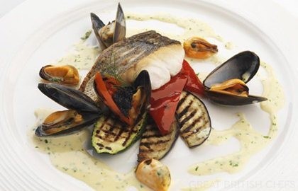 Fillet of hake with mussels and parsley cream sauce
