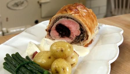Fillet of pork Wellington with black pudding & sautéed apple sauce