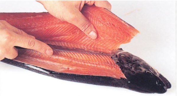 Filleting round fish