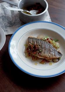 Fillets of sea bream with potato and spring onion ragoût and sauce vierge (Filets de daurade, ragoût de pommes de terre et oignons avec sauce vierge)