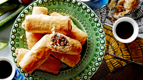 Filo pastries filled with spiced mince and pine nuts (Znoud el-sit)