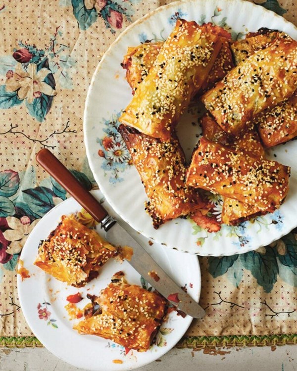 Filo rolls with aubergine, pepper and onion (Patlıcanlı rulo börek)