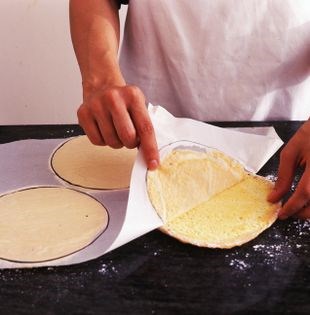 Fine-crumb European sponge cake (biscuit)