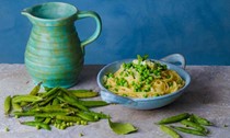 Fine spaghetti with peas (Spaghettini col piselli)