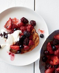 Fire roasted berry crostini with honey crème fraîche