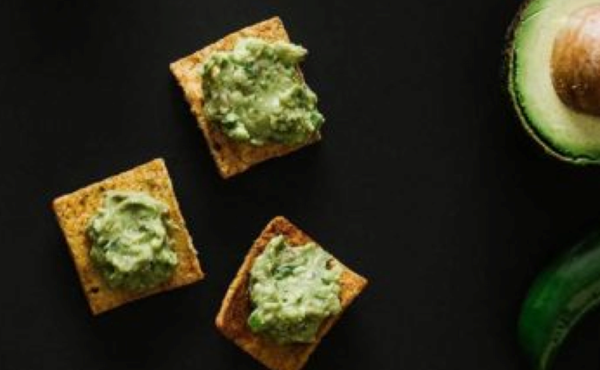 Fire roasted jalapeño guacamole